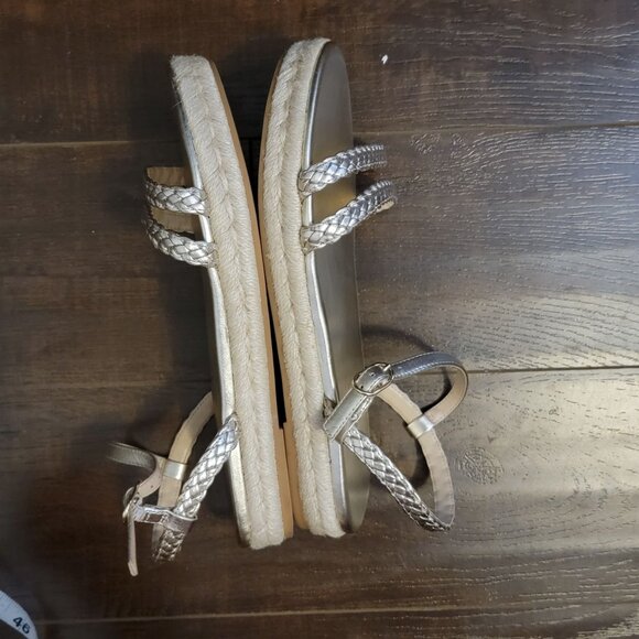 NEW Stuart Weitzman Mykonos Sandals Womens 9.5 Metallic Gold Bohemian Designer - Picture 5 of 9